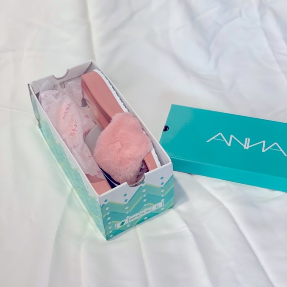 Faux Fur Pink Slides - Picture 3 of 3